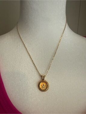 Gold Star Medallion Pendant Necklace - Women's Gold Jewelry